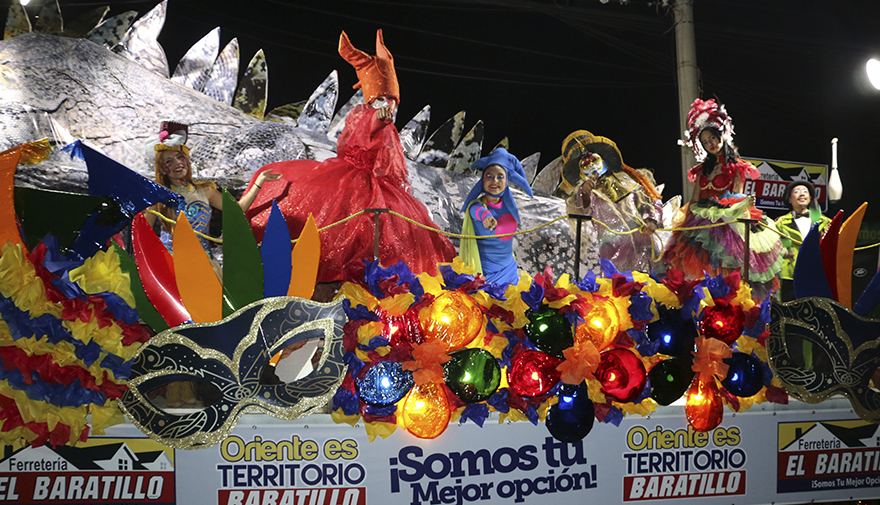 Revista De Vacaciones El Salvador Reír, gozar y bailar en el Carnaval
